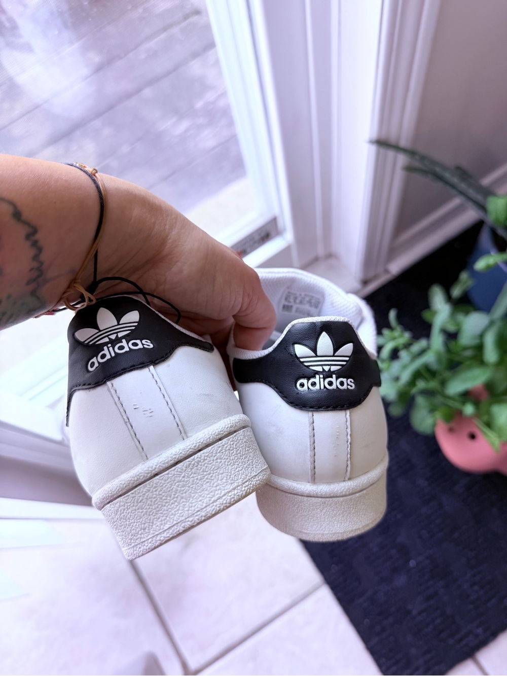 Classic Adidas Superstars with the iconic gold tongue logo! 🖤✨Women’s size - Picture 6 of 7